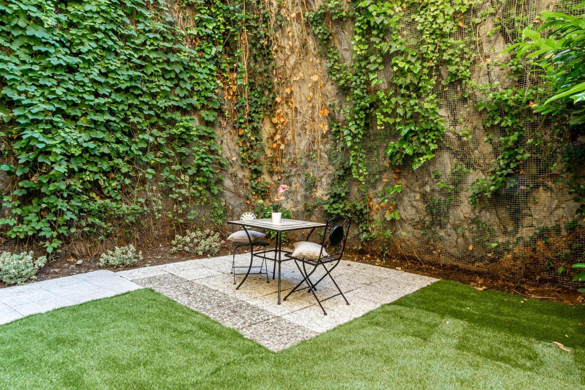 コモPrivate Garden & Garage - Self Check-In & Remote Accessアパートメント エクステリア 写真